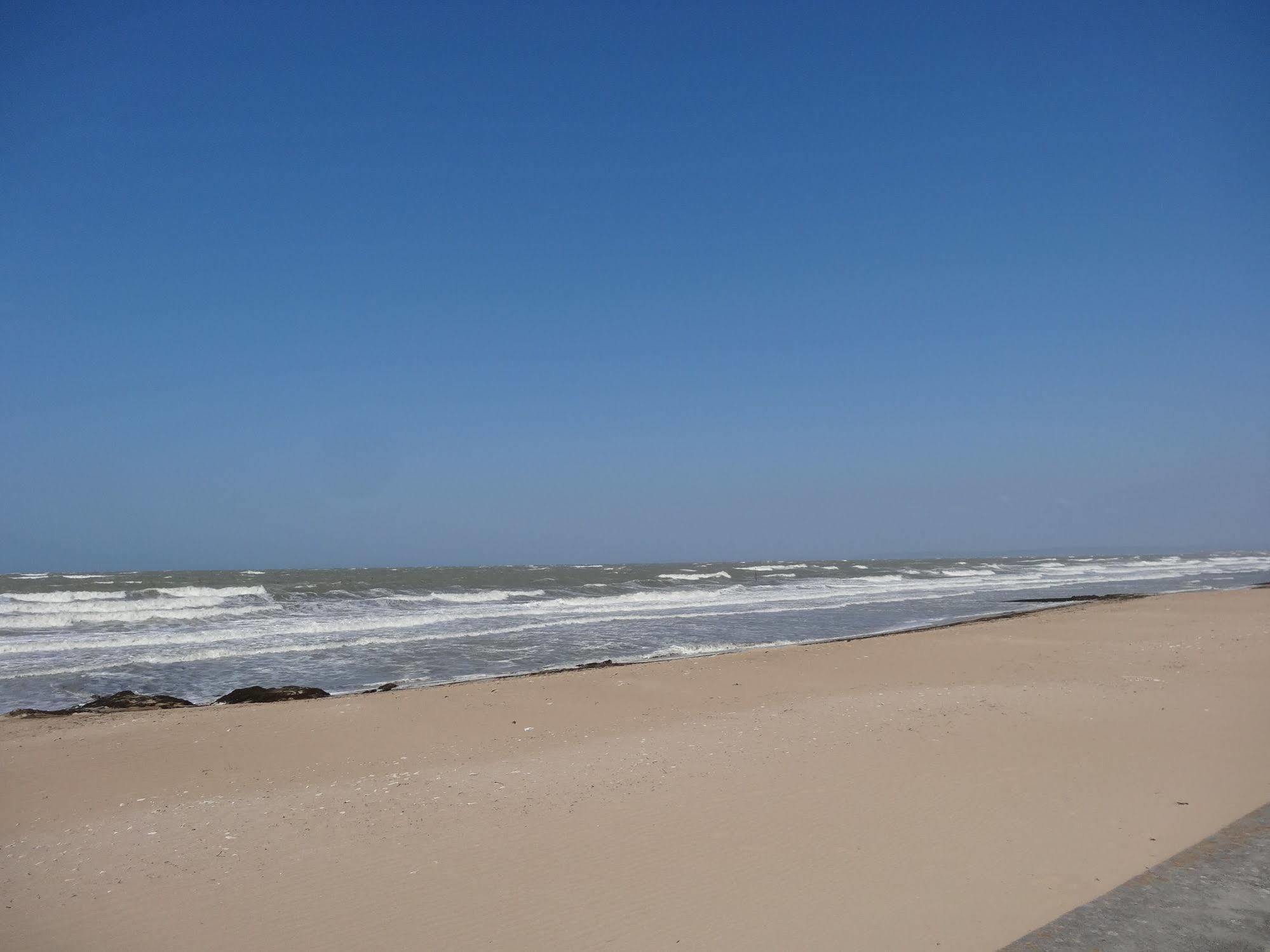 Hotel De Lion Sur Mer ภายนอก รูปภาพ